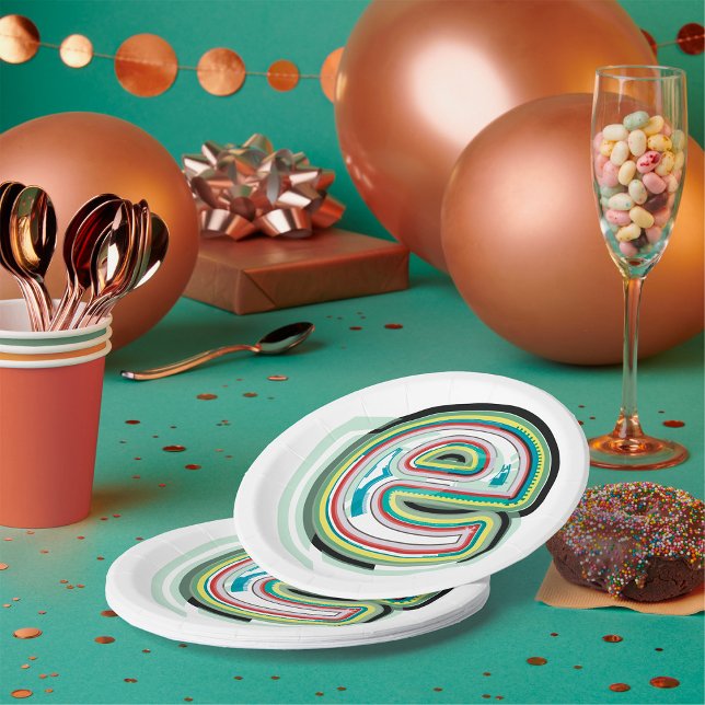 Assiettes En Carton Lettre multicolore E Typographie moderne Abstraite (Créateur téléchargé)