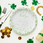 Assiettes En Carton Lucky In Love Fête des mariées de la Saint Patrick<br><div class="desc">Célébrez dans le style avec ces plaques modernes et très tendance de douche nuptiale ou de papier fête d'anniversaire. Ce design est facile à personnaliser avec votre libellé d'événement spécial et vos invités seront ravis quand ils verront ces fabuleuses assiettes. Les éléments correspondants se trouvent dans la collection.</div>
