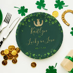 Assiettes En Carton Lucky In Love Fête des mariées de la Saint Patrick<br><div class="desc">Célébrez dans le style avec ces plaques modernes et très tendance de douche nuptiale ou de papier fête d'anniversaire. Ce design est facile à personnaliser avec votre libellé d'événement spécial et vos invités seront ravis quand ils verront ces fabuleuses assiettes. Les éléments correspondants se trouvent dans la collection.</div>