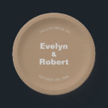 Assiettes En Carton Mariage Brown minimaliste élégant<br><div class="desc">Ces élégantes assiettes de papier mariage marron minimaliste sont parfaites pour un mariage rustique. Le design comporte une belle police dans un arrière - plan marron pour embellir votre événement.</div>