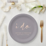 Assiettes En Carton Mariage Jour Moderne Élégant Script I Do Grey<br><div class="desc">Un design mariage élégant avec une typographie manuscrite "I do" associée avec un titre de typographie moderne et des noms de mariée et de mariée en rose pâle sur un arrière - plan gris lilas doux. Le design parfait pour votre journée spéciale !</div>