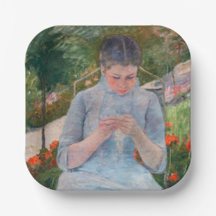 Assiettes En Carton Mary Cassatt - Fille couture dans un jardin