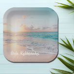 Assiettes En Carton Mele Kalikimaka Belle fête de Noël de plage<br><div class="desc">Ces jolies plaques en papier de Noël en bord de mer présentent de magnifiques paysages marins côtiers au lever du soleil avec une belle typographie qui dit Mele Kalikimaka. Une jolie façon hawaïenne de dire Joyeux Noël dans le style. Emmenez-moi à la plage ce jour férié.</div>