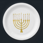 Assiettes En Carton Menorah Hanoukka Céleste bougies Dessin Mariage<br><div class="desc">Faux bougies menorah en feuille d'or pour votre fête Hanoukka. Illustration de la menorah lunaire avec des étoiles blanches recouvertes de bougies célestes sur un socle de bougies menorah en faux or. Menorah élégant mariage étoilé Hanoukka illustrés cadeaux design et produits en papier.</div>