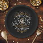 Assiettes En Carton Mens Funny Whiskey 50e anniversaire<br><div class="desc">Célébrez le grand 5-0 avec style et humour avec ce design d'anniversaire au whisky vintage d'inspiration étiquette. La typographie noir, or et blanc est ornée et élégante, lui conférant une atmosphère rétro vintage classique. Parfait pour l'homme (ou la femme !) dans votre vie qui aime leur scotch, les esprits, le...</div>