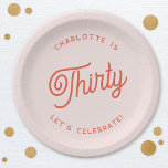 Assiettes En Carton Moderne 30 Trente Anniversaire<br><div class="desc">Un design typographique moderne chic en orange et rose vif pour célébrer un trentième anniversaire historique dans le style. Modifiez le texte pour personnaliser.</div>