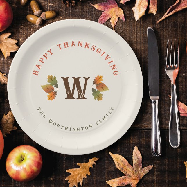Assiettes En Carton Monogramme de feuilles d'automne pour le dîner de  (Colorful Autumn / Fall Leaves Family Monogram Thanksgiving Dinner Party Paper Plates)