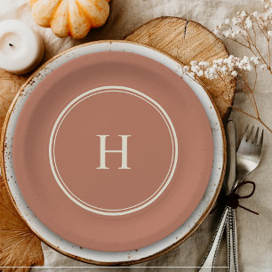 Assiettes En Carton Monogramme simple classique élégant sur terracotta