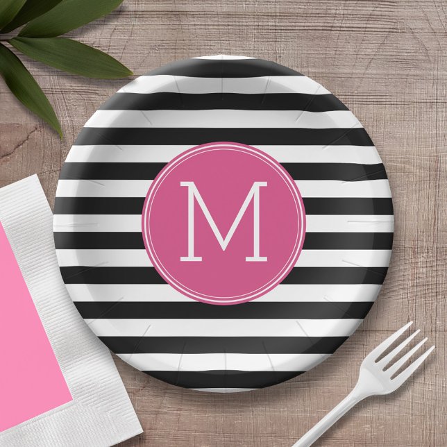 Assiettes En Carton Motif à rayures noir et blanc Monogramme rose chau (Personalized party plate with area for monogram)