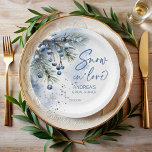 Assiettes En Carton Neige amoureuse douche nuptiale d'hiver monogramme<br><div class="desc">Neige en amour douche nuptiale hiver monogrammed plaques en papier modèle,  aquarelle bleu poussiéreux baies d'hiver sur branches de pin enneigé flocons de neige plaques personnalisées,  douche nuptiale d'hiver décoration table personnalisée Plaques en papier customisé,  douche nuptiale d'hiver fournitures</div>