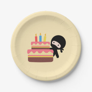 Assiettes En Carton Ninja minuscule derrière le jaune de gâteau