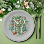 Assiettes En Carton NOEL Berries et Noël vert<br><div class="desc">Le mot NOEL parmi les feuilles d'hiver et les baies sur un arrière - plan gris (ou toute couleur),  ces assiettes en papier sont élégantes pour toute occasion de Noël de vacances. CORRESPONDRE des articles dans notre magasin.</div>