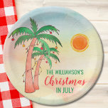 Assiettes En Carton Noël personnalisé en Juillet Plaque de papier du P<br><div class="desc">Noël personnalisé en Juillet Plaque de Papier du Parti. Fêtons Noël en juillet avec un barbecue ou une fête ! Famille Invitation et amis à votre fête de Noël et décorez-la avec ces serviettes en papier de style île avec des palmiers dessinés à la main et décorés de lumières sur...</div>
