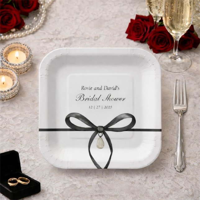 Assiettes En Carton Noeud papillon noir avec style argenté à l'ancienn (Black Bow With Pearl Old Money Style Bridal Shower Paper Plates
)