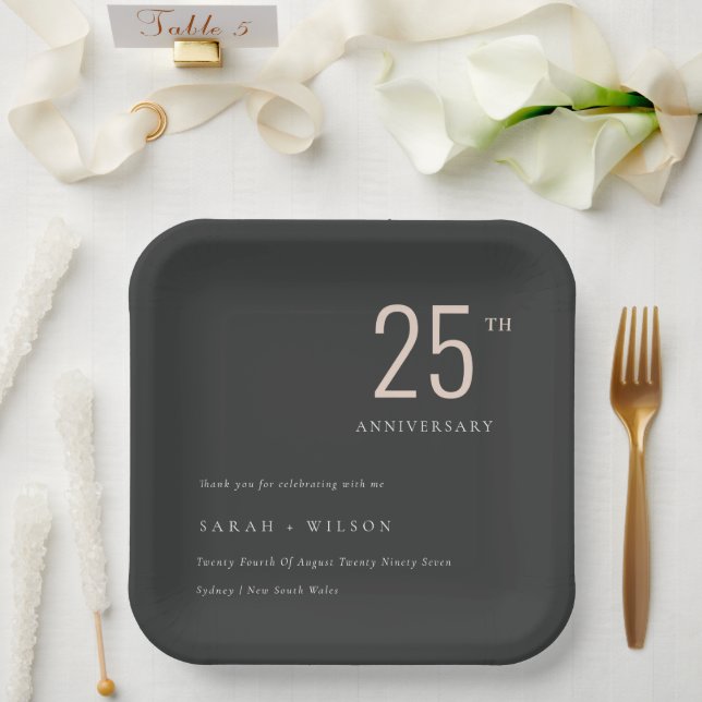 Assiettes En Carton Noir Gras Minimal Blush Chaque Année Anniversaire (Mariage)