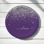 Assiettes En Carton Nom de monogramme girly pailleté argent violet<br><div class="desc">Nom et initiale de monogramme pailleté argent et violet Planches de fête. C'est le cadeau parfait pour un 16e anniversaire,  un mariage,  une douche de mariée,  un anniversaire de mariage,  une baby shower ou une soirée de bachelorette pour quelqu'un qui aime le luxe glamour et les styles chics.</div>