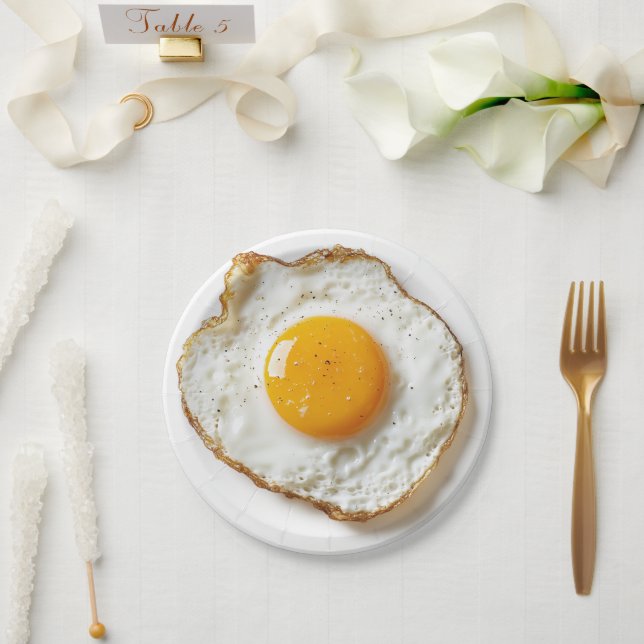 Assiettes En Carton Oeuf parfaitement frit avec des arêtes de croupe e (Mariage)
