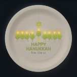 Assiettes En Carton Olive Hanoukka Menorah<br><div class="desc">Un groupe d'olives amusantes se réunissent pour une séance photo et forment une menorah pour envoyer un salut Happy Hanoukka.</div>