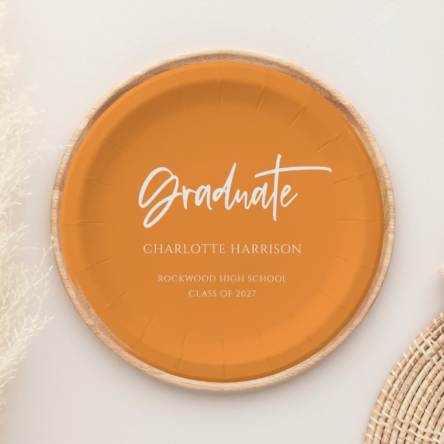 Assiettes En Carton Orange et Blanc Moderne Script Graduation Party (Créateur téléchargé)