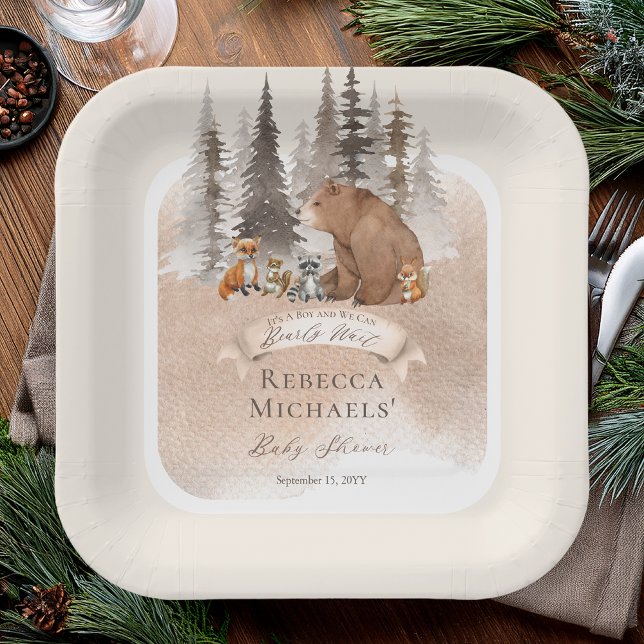 Assiettes En Carton Ours des bois |Animaux Baby shower Bearly Wait Boy (Rustic Woodland Bear and Forest Animals Boy "Bearly Wait" Baby Shower Square Paper Plates)