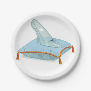 Assiettes En Carton Pantoufle en verre sur un coussin