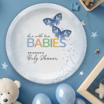 Assiettes En Carton Papillons bleus à deux Baby showers jumeaux<br><div class="desc">Cette jolie plaque de papier baby shower à thème papillon comporte deux papillons bleus et est parfaite pour un baby shower jumeau garçon. Le design est accentué par le texte ludique "due the two BABIES" qui combine écriture à la mode avec des lettres en blocs multicolores pour une adorable plaque...</div>