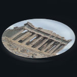 Assiettes En Carton Parthénon<br><div class="desc">Ensemble de huit plaques en papier de 9" avec une image du Parthénon, un temple sur l'Acropole Athénienne, Grèce, dédié à la déesse première Athéna, que le peuple d'Athènes considérait comme leur mécène. Achevé en 438 av. J.-C., c'est le bâtiment le plus important de la Grèce Classique et l'un des...</div>