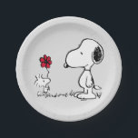 Assiettes En Carton Peanuts | Snoopy & Woodstock Red & Black<br><div class="desc">Set the perfect scene for your next celebration with these absolutely adorable Peanuts paper plates! Featuring the heartwarming classic illustration of Snoopy receiving a sweet,  bright red flower from his best pal,  Woodstock,  these plates are guaranteed to bring smiles to all your guests.</div>