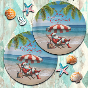 Assiettes En Carton Père Noël sous un parasol de plage de Noël