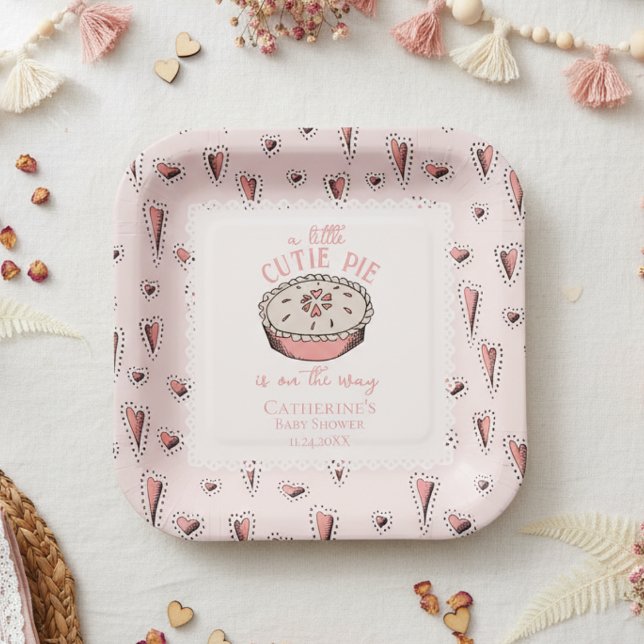 Assiettes En Carton Petit Cutie Rose Blush Chute Bébé Fille Douche (Cute Thanksgiving Baby shower  A Little Cutie Pie Pink Square Paper Plates with Autumn Pie & Hearts)