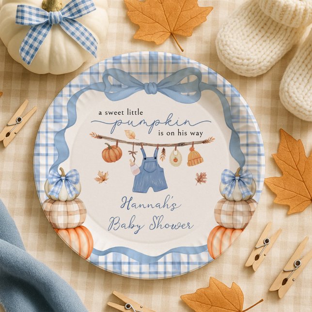 Assiettes En Carton Petits vêtements Citrouilles Baby shower d'automne (Créateur téléchargé)