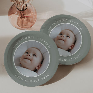 Assiettes En Carton Photo de baptême rond sur fond sauge