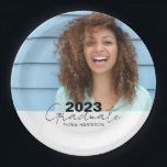 Assiettes En Carton Photo de la fête de la graduation branchée<br><div class="desc">Célébrez le nouveau diplômé avec cette plaque de papier unique de célébration de graduation avec photo et la typographie moderne et script.</div>