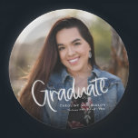 Assiettes En Carton Photo décontracté de la tendance de la graduation<br><div class="desc">Plaques papier photo décontracté de graduation de script tendance. Ces plaques en papier sont équipées d'une police de caractères avec photo et le nom du diplômé,  l'année et le lycée. La plaque de papier personnalisée parfaite pour votre fête de remise des diplômes.</div>