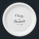 Assiettes En Carton Plaque de papier Mariage minimaliste noir et blanc<br><div class="desc">Cette plaque minimaliste en papier mariage noir et blanc est parfaite pour une réception de mariage rustique. Le design comporte une belle police noire dans un arrière - plan blanc blanc pour agrémenter votre événement.</div>