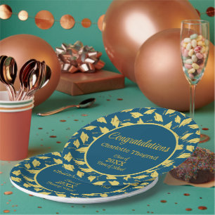 Assiettes En Carton Plaques de graduation en or jetées sur bleu Person