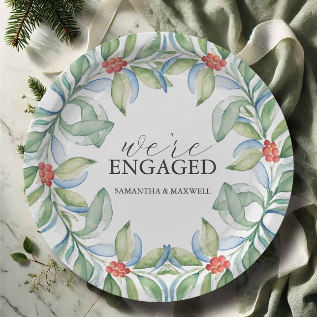 Assiettes En Carton Plaques de papier mariage pour Noël (Paper plates for Christmas featuring a watercolor wreath of greenery and red berries)