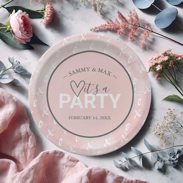 Assiettes En Carton Plaques de table pour la Saint-Valentin rose-Fille (Valentines party decor personalized paper plates with an xo pattern in white over blush pink.)