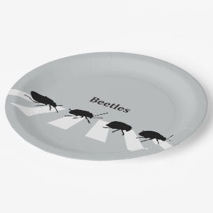 Assiettes En Carton Quatre scarabées marchant à travers un passage