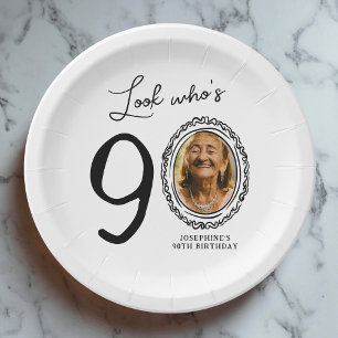 Assiettes En Carton Regardez qui est 90e photo 90e anniversaire