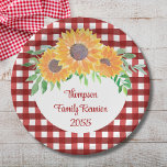 Assiettes En Carton Réunion personnalisée de la famille des tournesols<br><div class="desc">Prévoyez-vous une réunion de famille ? Ces plaques en papier à retrouvailles familiales fleuries sauront ravir votre table de fête. Elles sont décorées de tournesols aquarelles et de feuillages sur un arrière - plan rouge. Facile à personnaliser. Aquarelle originale © Michele Davies.</div>