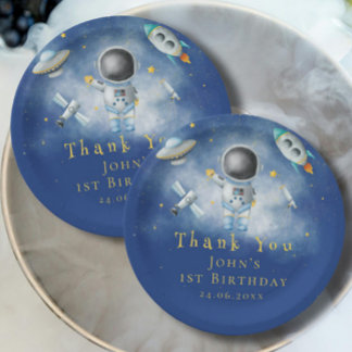 Assiettes En Carton Roboquettes de garçon astronaute spatiale sous éto
