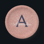 Assiettes En Carton Rose Gold Rose Navy Blue Paillettes Étincelle Mono<br><div class="desc">Rose Poudrée Rose Gold et Bleu Nuit Faux Paillettes et Étincelle Élégantes Assiettes de Fête d'Anniversaire ou d'Enterrement de Vie de Jeune Fille. Ces assiettes de Mariage, de Shower de Mariée ou de Fête d'Anniversaire peuvent être personnalisées pour inclure votre initiale et prénom. Veuillez contacter le concepteur pour des articles...</div>