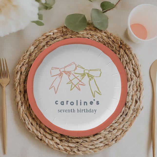 Assiettes En Carton Rubans et vaches Filles personnalisées Fête d'anni (Playful watercolor ribbons and bows girls birthday party personalized paper plates.)