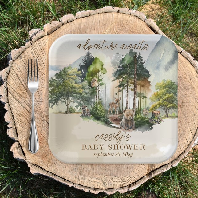Assiettes En Carton Rustic Woodland Adventure Attend Boy Baby shower ("adventure awaits" with this rustic woodland bear and forest animals boy baby shower design.)
