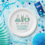 Assiettes En Carton Science Experiment Green Boy Anniversaire<br><div class="desc">L'assiette de papier de fête d'anniversaire de ce garçon cool "expérience d'anniversaire" comporte un arrière - plan blanc avec des flacons,  et un tube d'essai en vert. Personnalisez-vous pour répondre à vos besoins. Vous pouvez trouver des produits correspondants dans mon magasin.</div>