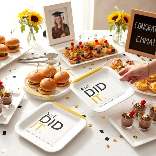 Assiettes En Carton She Did It Graduation Bold Text Black Gold Design (Créateur téléchargé)