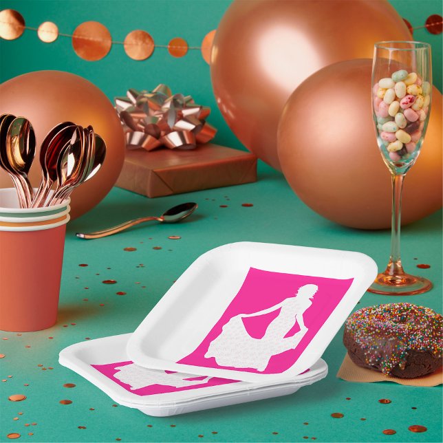 Assiettes En Carton Silhouette élégante d'une femme en souffle (Créateur téléchargé)