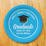 Assiettes En Carton Sky Blue Graduate Custom 2025 Graduation Party<br><div class="desc">Cette plaque de papier de fête personnalisée bleu ciel moderne et blanc présente une typographie classe de votre nom de lycée ou de collège pour la classe de 2025. Customisez avec votre année de remise de diplômes sous l'écriture chic manuscrite et le casquette noir gris pour une décoration supérieure personnalisée....</div>