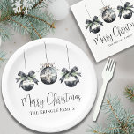 Assiettes En Carton Soirée de Noël noir blanc<br><div class="desc">Ajoutez une touche chic et festive à votre fête d'hiver avec ces assiettes de fête en papier magnifiquement conçues. Avec trois délicates aquarelles dans des tons doux noir et blanc, agrémentées de verdure à feuillage persistant et de détails bow, ces assiettes offrent un look tendance et sophistiqué. "Joyeux Noël" s'affiche...</div>